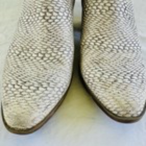 The Limited Kiki 8.5 Snakeskin Print Chelsea Booties Ankle Boots Block Heel - Picture 5 of 8